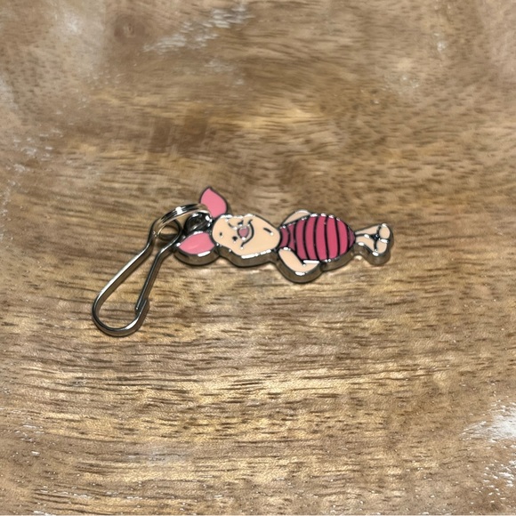 Winnie the Pooh Piglet Charm with Spring Hook - Picture 4 of 6